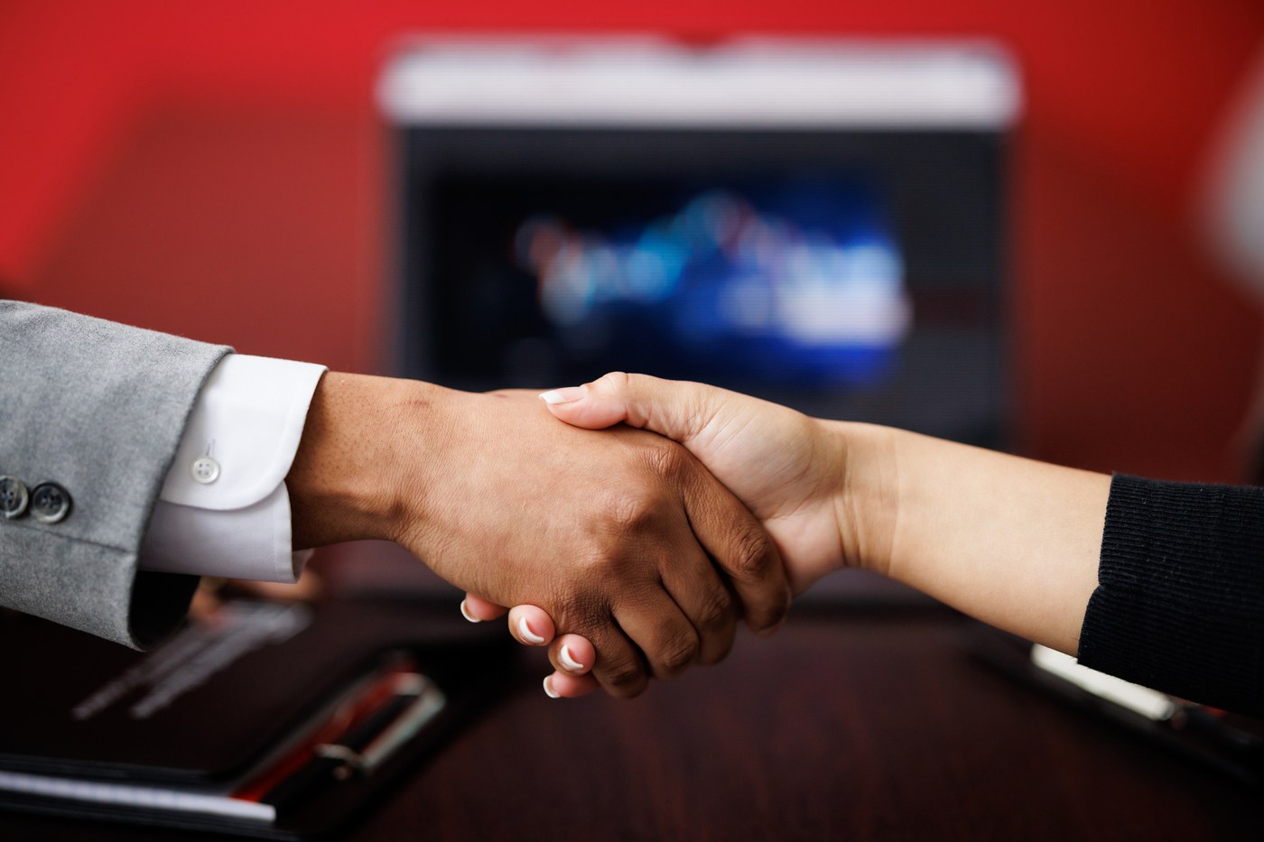 Hubbard & Ross partner shaking hands with a client